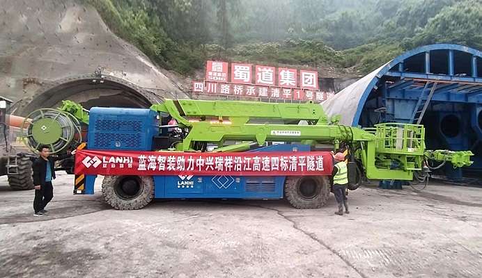 藍(lán)海智裝LDG312A拱架臺(tái)車助力沿江高速清平隧道建設(shè)